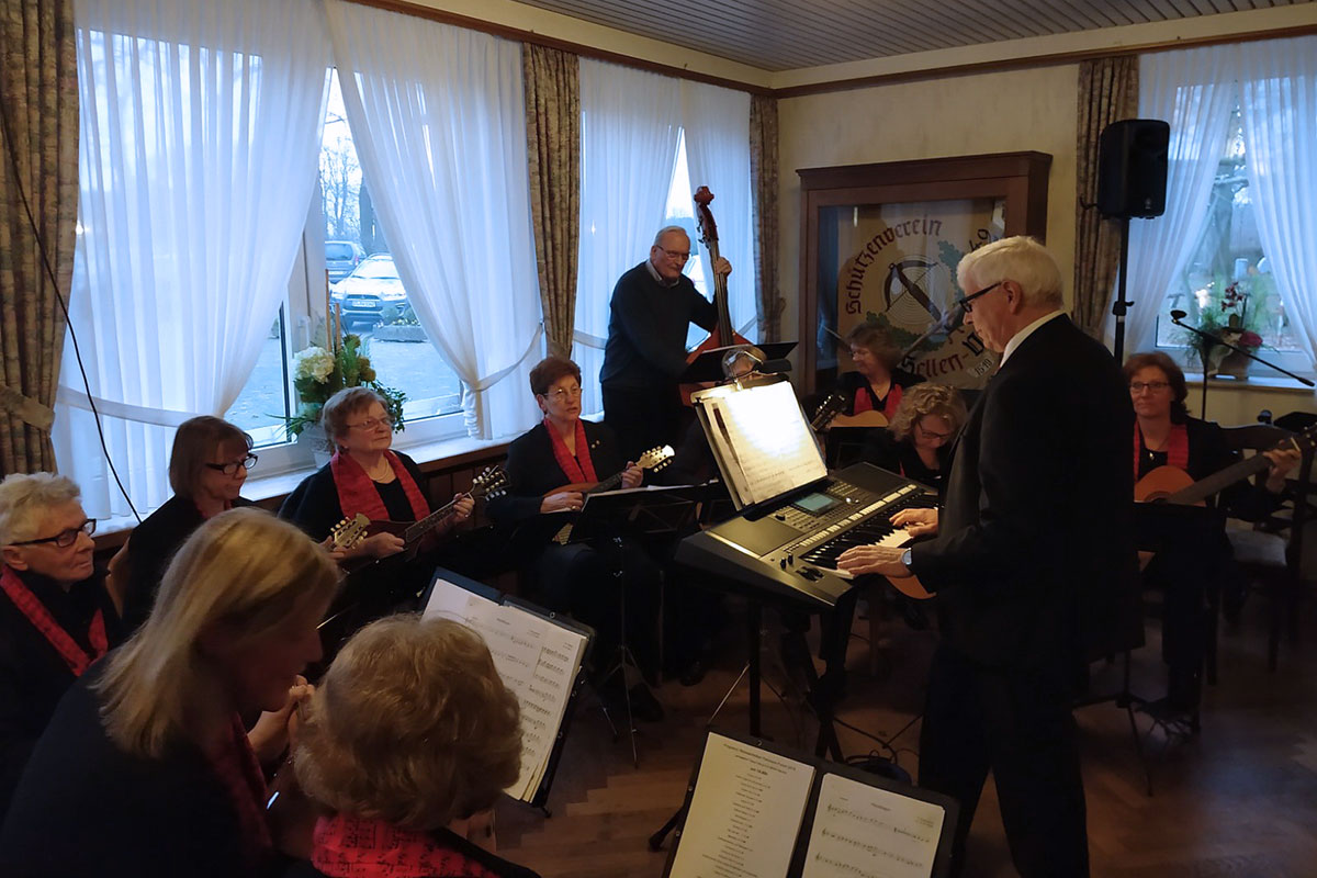 Das Mandolinen-Orchester unter Leitung von Heinz Keller.