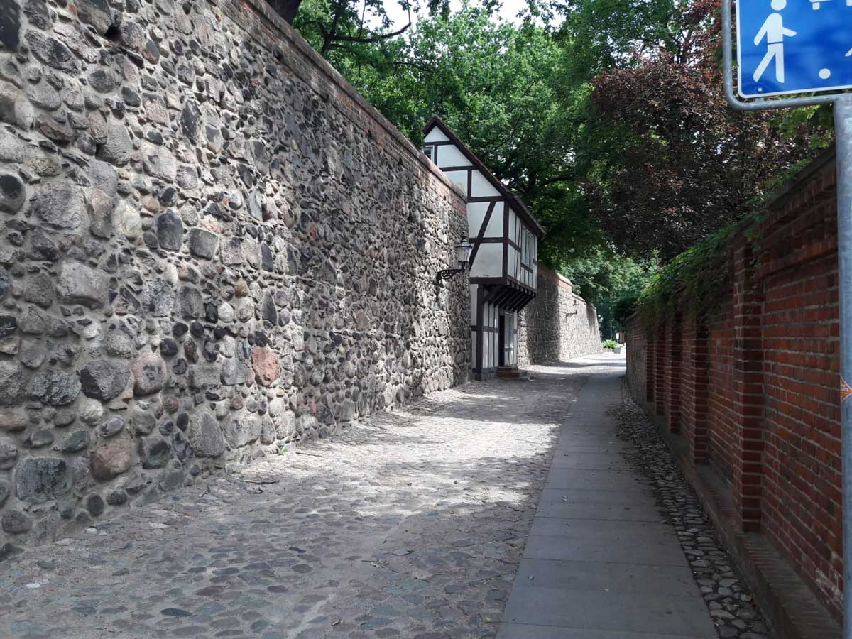 Ein Wieckhaus in der alten Stadtmauer Neubrandenburg
